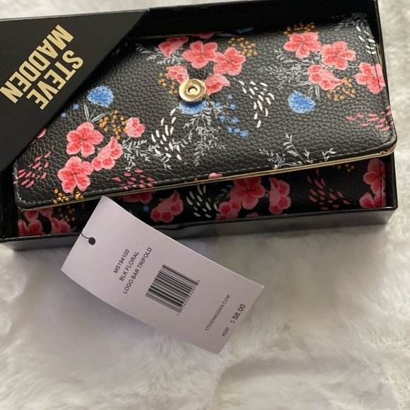 STEVE MADDEN LOGO BAR TRIFOLD WALLET IN GIFT BOX - Picture 13 of 16